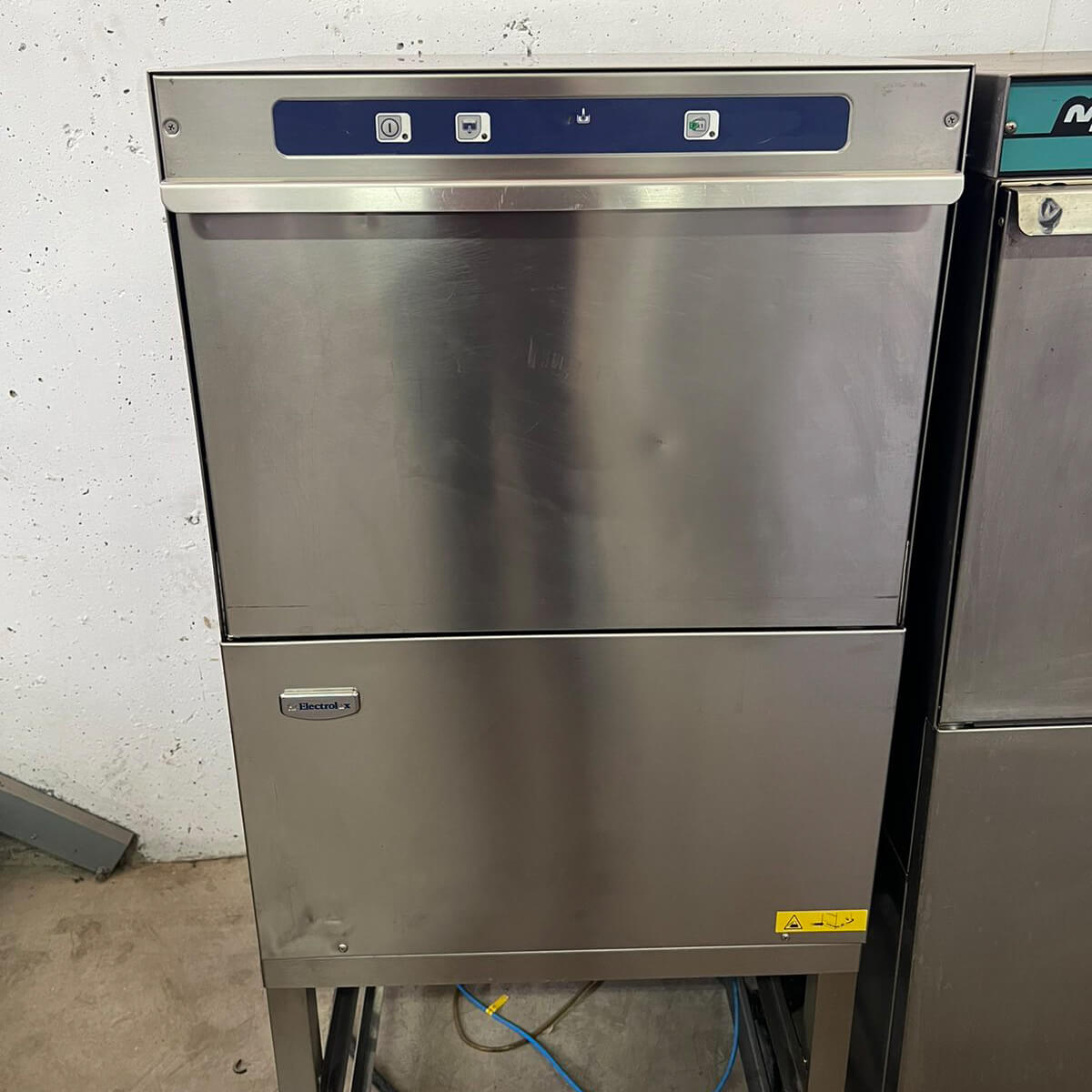 Πλυντήριο πιάτων ποτηριών με βάση Electrolux